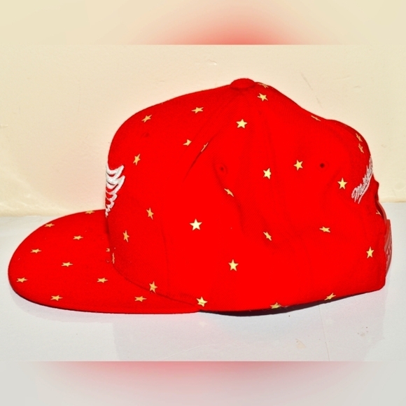 Starry Night Glow In - Picture 3 of 6